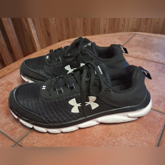 Under Armour Shoes - WOMENS BLACK UNDER ARMOUR SNEAKERS. SIZE 7.5